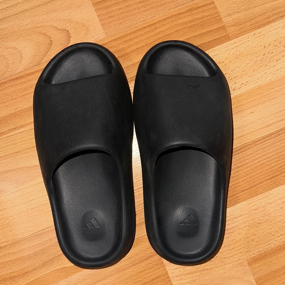 Yeezy slides onyx